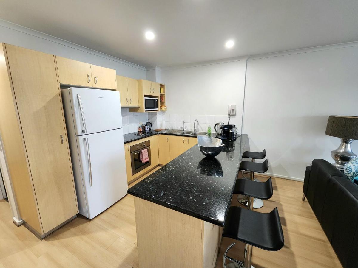 Spacious 4 Bedroom And 2 Bathrooms City Apartment แอดิเลด ภายนอก รูปภาพ
